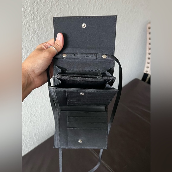 Cowhide Crossbody Purse w/ detachable strap - Picture 4 of 6